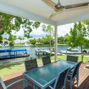 Noosa Entrance Waterfront Station touristique