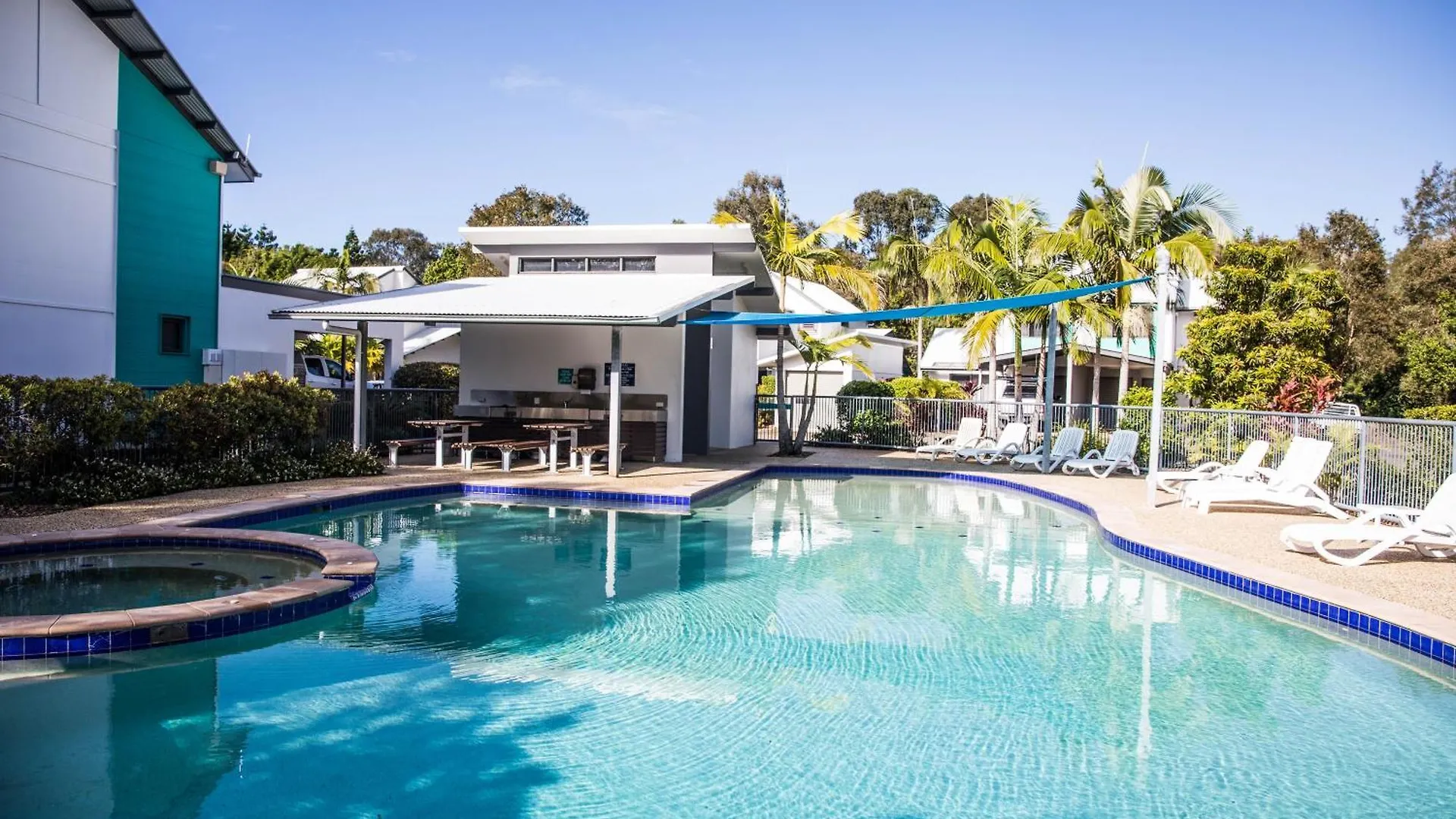 Nautical Stylish Ground Level 1 Bedroom Unit Noosaville Apartment